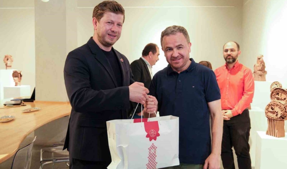 Bilecik’te ‘Zamanla’ seramik sergisi, sanatseverlerle buluştu Bilecik Şeyh Edebali Üniversitesi (BŞEÜ), Güzel Sanatlar ve Tasarım Fakültesi