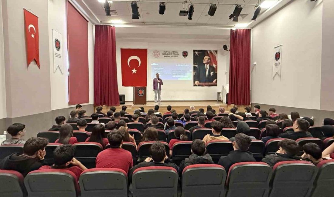Bilim söyleşilerinde liseli öğrencilerle buluştu Düzce Üniversitesi Kaynaşlı Meslek Yüksekokulu Öğretim Görevlisi Dr. Günay Temür,