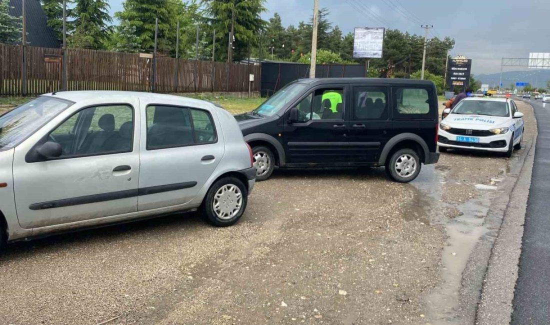 Bolu’da 3 araçlı zincirleme kaza: 1 yaralı Bolu’da D-100 karayolunda 3 aracın karıştığı zincirleme trafik kazasında bir