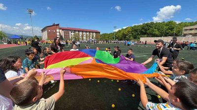 Bolu’da ‘Muhteşem Çocuk Şenliği’ etkinliğine katılan 11 ilkokuldan 850 minik