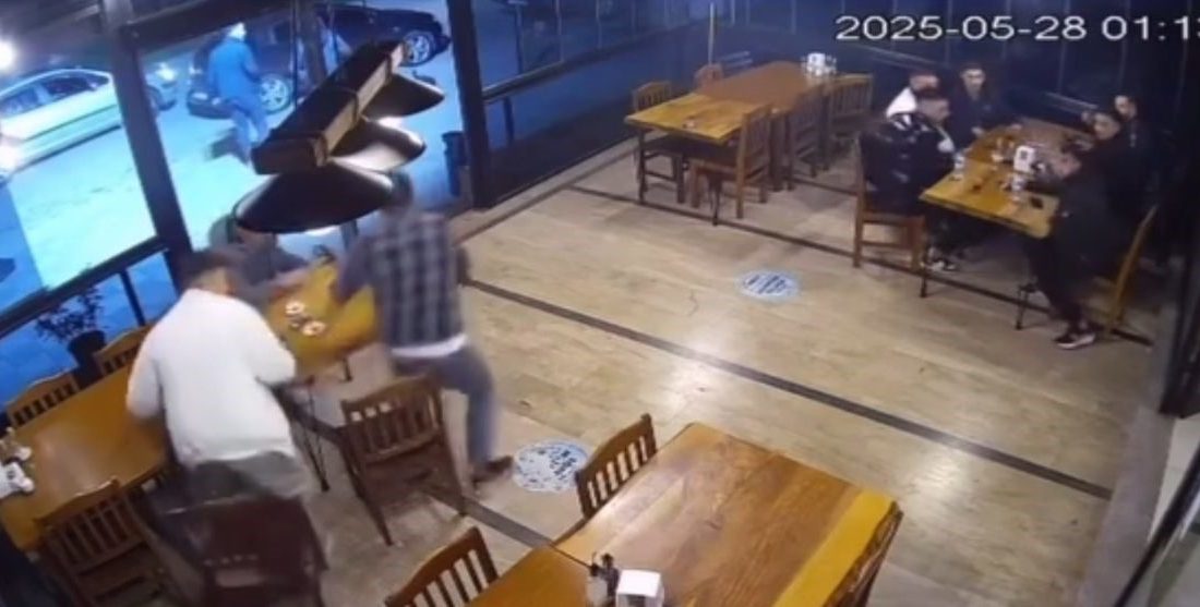Bolu’da deprem anı kamerada Bolu’da gece saatlerinde meydana gelen 3.9 büyüklüğündeki deprem anı bir