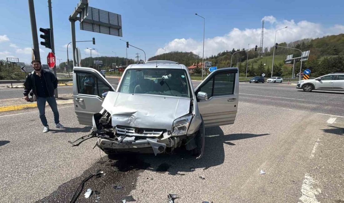 Bolu’da hafif ticari araç ile otomobil çarpıştı: 10 yaralı Bolu’da D-100 Karayolu’nda 8 kişinin bulunduğu hafif ticari araç ile