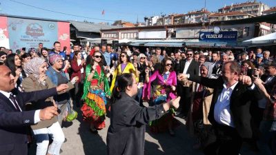 Bolu’da yüzlerce vatandaşın katılımıyla yapılan Hıdırellez şenliği renkli görüntüler oluştu.