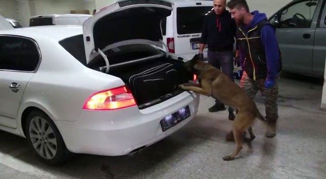 Bolu’da kaçakçılık operasyonunda 4 gözaltı Bolu’da son 1 haftada gerçekleştirilen 9 kaçakçılık operasyonunda 4 şüpheli