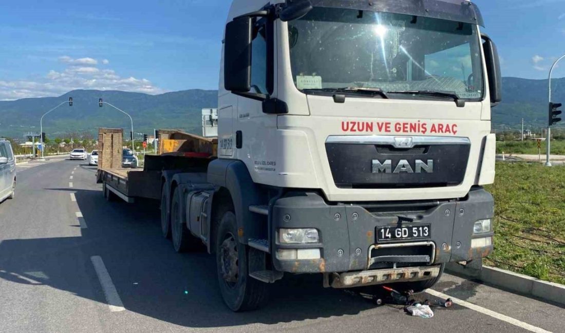 Bolu’da kırmızı ışıkta geçen bisikletli tırın altında kaldı: Genç sürücü ağır yaralı Bolu’da kırmızı ışıkta geçtiği iddia edilen bisikletli genç, tırın çarpması