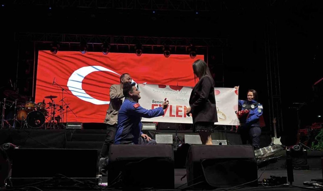 Bolu’da konser öncesi sürpriz evlilik teklifi Bolu’da 19 Mayıs Atatürk’ü Anma, Gençlik ve Spor Bayramı etkinlikleri