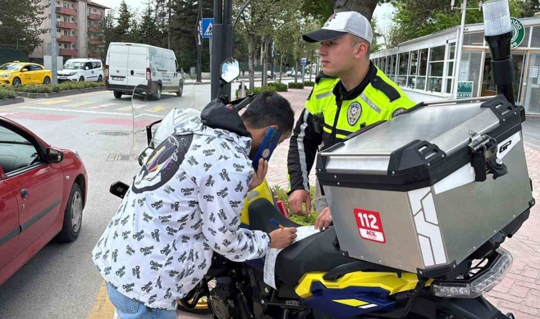 Bolu’da sinyal vermeyen sürücülere ceza yağdı Bolu’da trafik ekipleri tarafından yapılan ihbarlı denetimde sinyal vermeden dönüş
