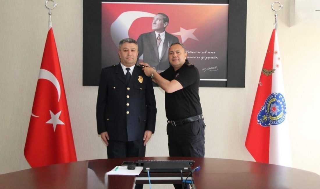 Bozüyük İlçe Emniyet Müdürü Orhan Bozdemir 2. Sınıf Emniyet Müdürlüğü’ne terfi etti Bilecik’in Bozüyük ilçesinde uzun yıllardır başarılı çalışmalara imza atan İlçe