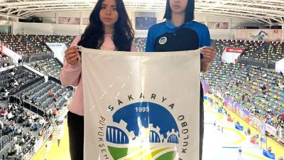 Samsun’da gerçekleştirilen Türkiye Ümitler Tekvando Şampiyonası’nda mindere çıkan Sakarya Büyükşehir