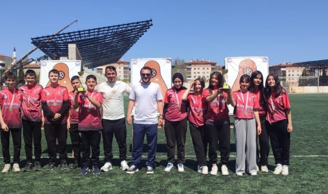 Söğüt ilçesinde bulunan Çaltı Ortaokulu, Geleneksel Türk Okçuluğu müsabakalarında Yıldız