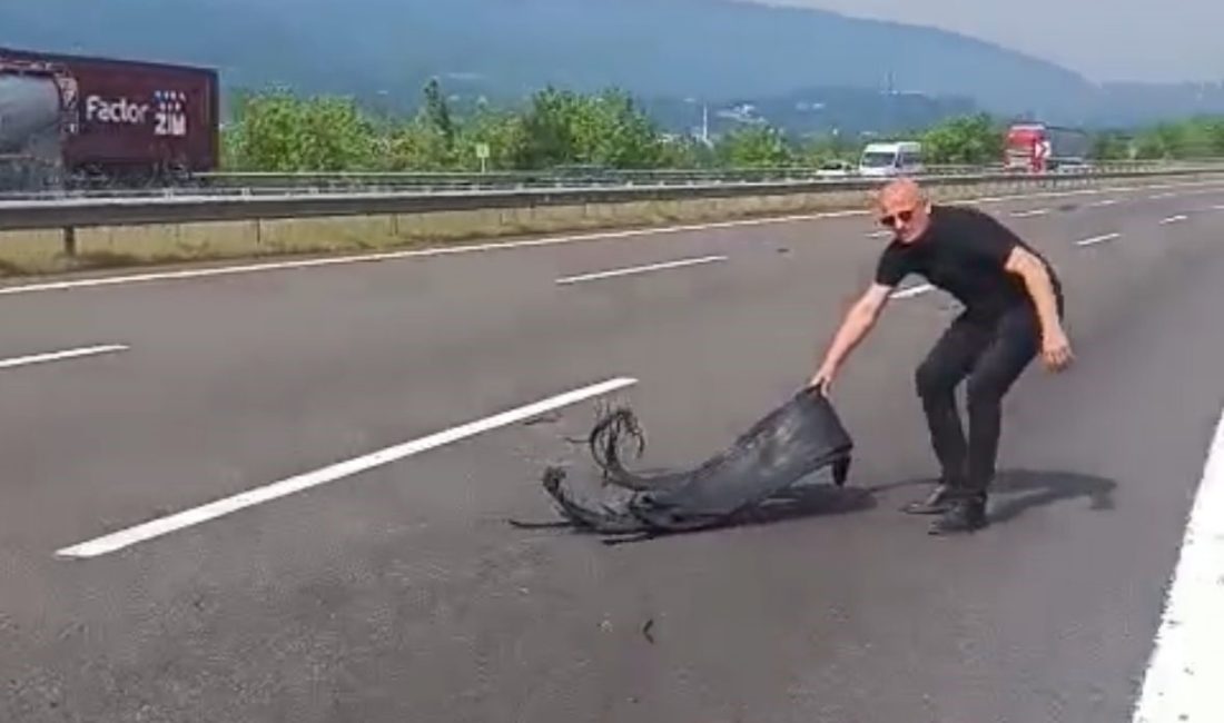 Canını hiçe saydı, otoyolda kaza olmasın diye plastik parçaları topladı Bolu’da, duyarlı bir vatandaş otoyol üzerinde kazaya sebebiyet vermemesi için,