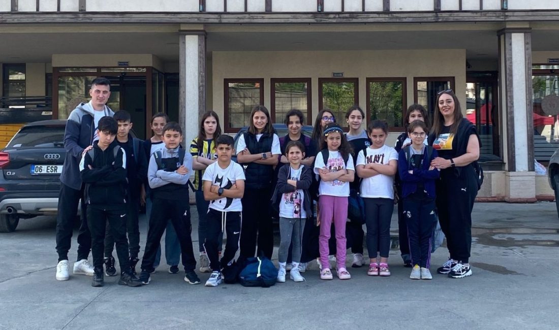 Çayırova Belediyesi Eğitim Spor Kulübü (ÇESK) yüzme sporcuları, Rize’de düzenlenen