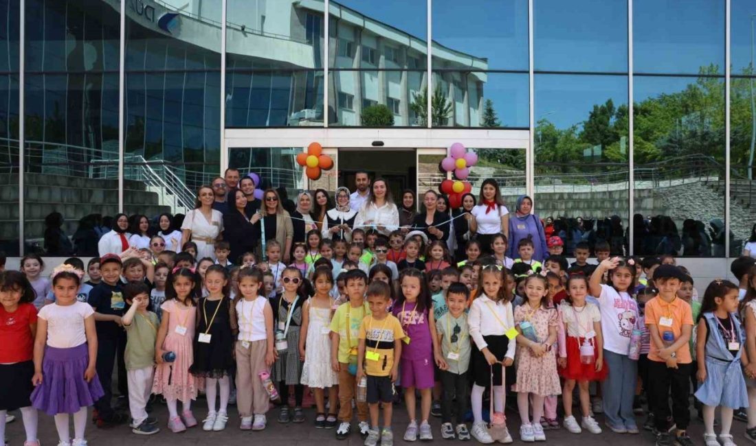 Çocuklar gülerse dünya güler etkinliği büyük ilgi gördü Düzce Üniversitesi Sağlık Hizmetleri Meslek Yüksekokulu Çocuk Gelişimi Programı tarafından