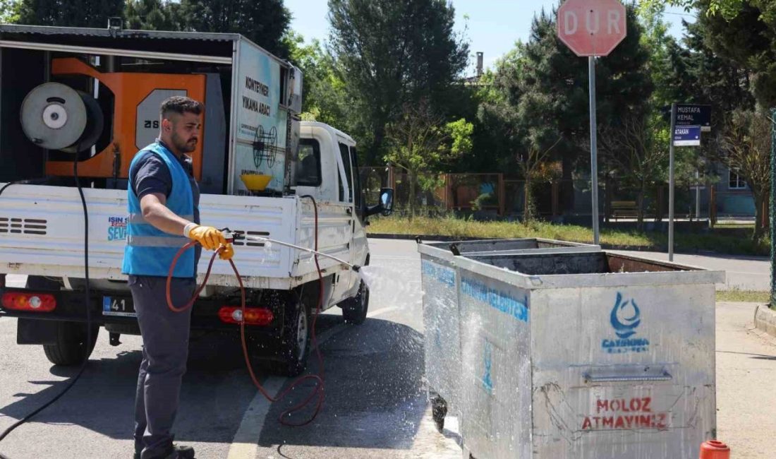 Çöp konteynerleri yerinde yıkanıyor Çayırova Belediyesi Temizlik İşleri Müdürlüğü’ne bağlı ekipler, ilçe genelindeki çöp