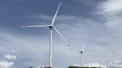 Sakarya’nın Geyve ilçesinde hayata geçirilen Rüzgar Enerji Santrali, Cumhurbaşkanı Recep