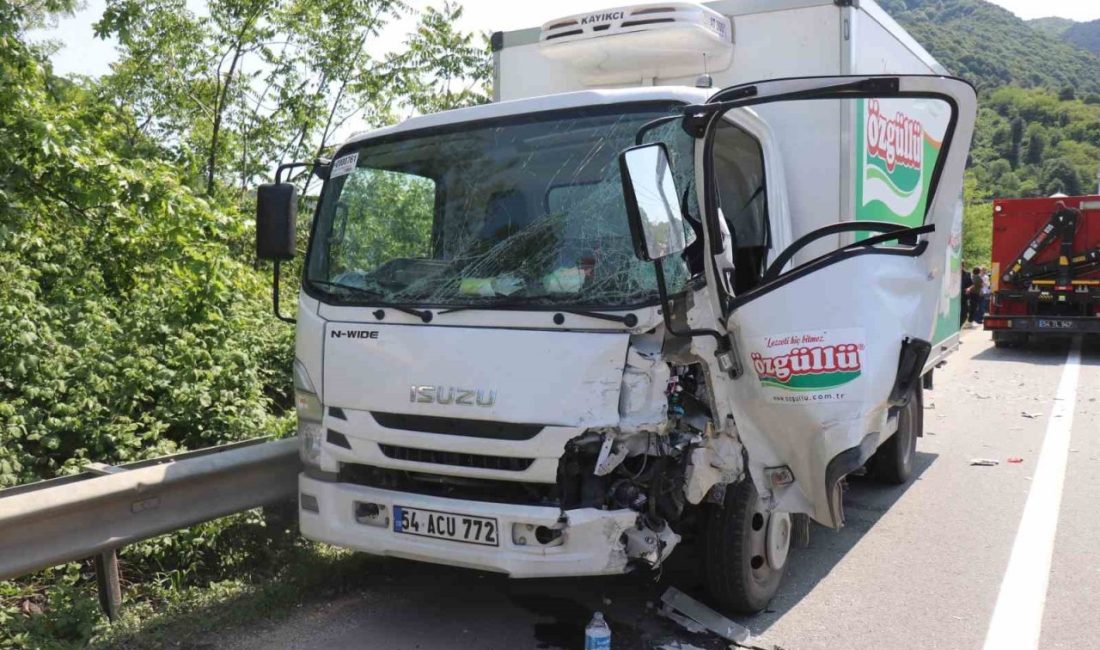 D-650’de kamyonet, SUV tarzı araca arkadan çarptı: Trafik durma noktasına geldi D-650 kara yolu Sakarya Geyve ilçesi geçişinde kamyonet ile SUV