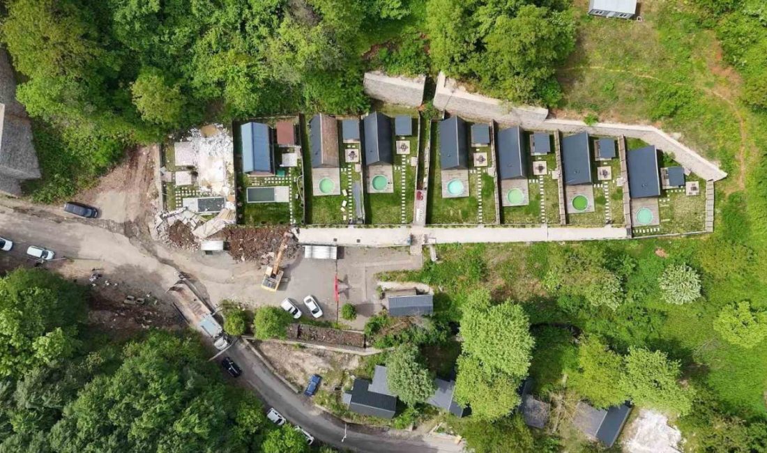 Dağ taş bungalov olmuştu, kaçak olanlar tek tek yıkılıyor Çok sayıda bungalovun yer aldığı Kartepe’de imar mevzuatına aykırı inşa