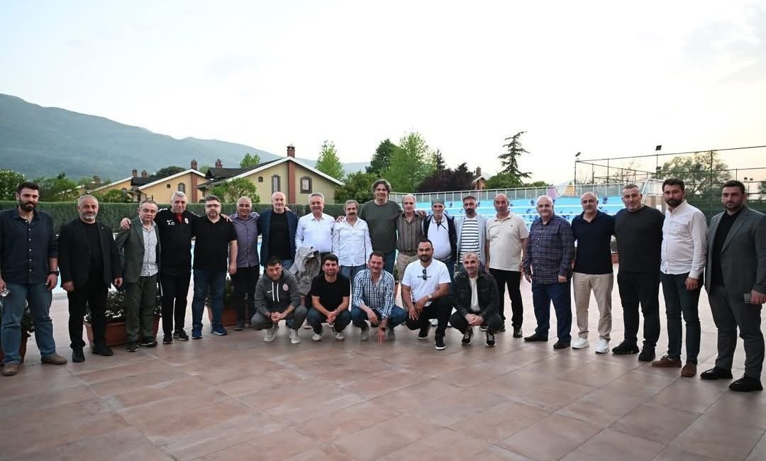 Derbent Spor’un 4 altyapı takımına 50 bin liralık destek Kocaeli’nin Kartepe ilçesinde düzenlenen “Vefa Ziyaretleri” programında Derbent Spor’un farklı