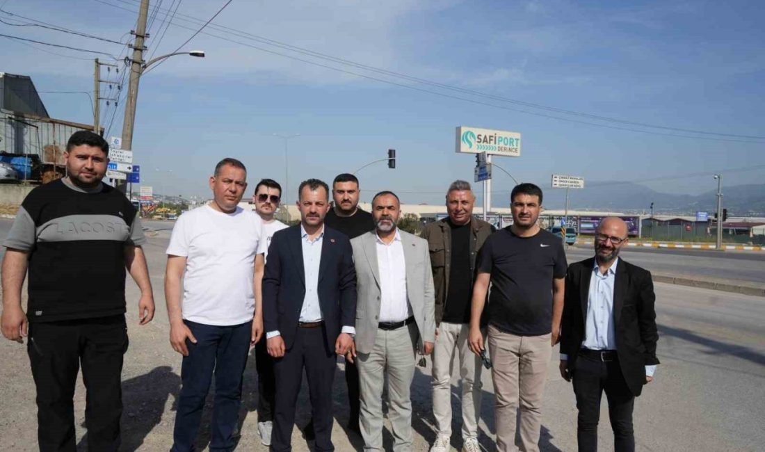 Kocaeli’nin Derince ilçesinde Safiport Limanı’na giriş yapan tırların oluşturduğu trafik
