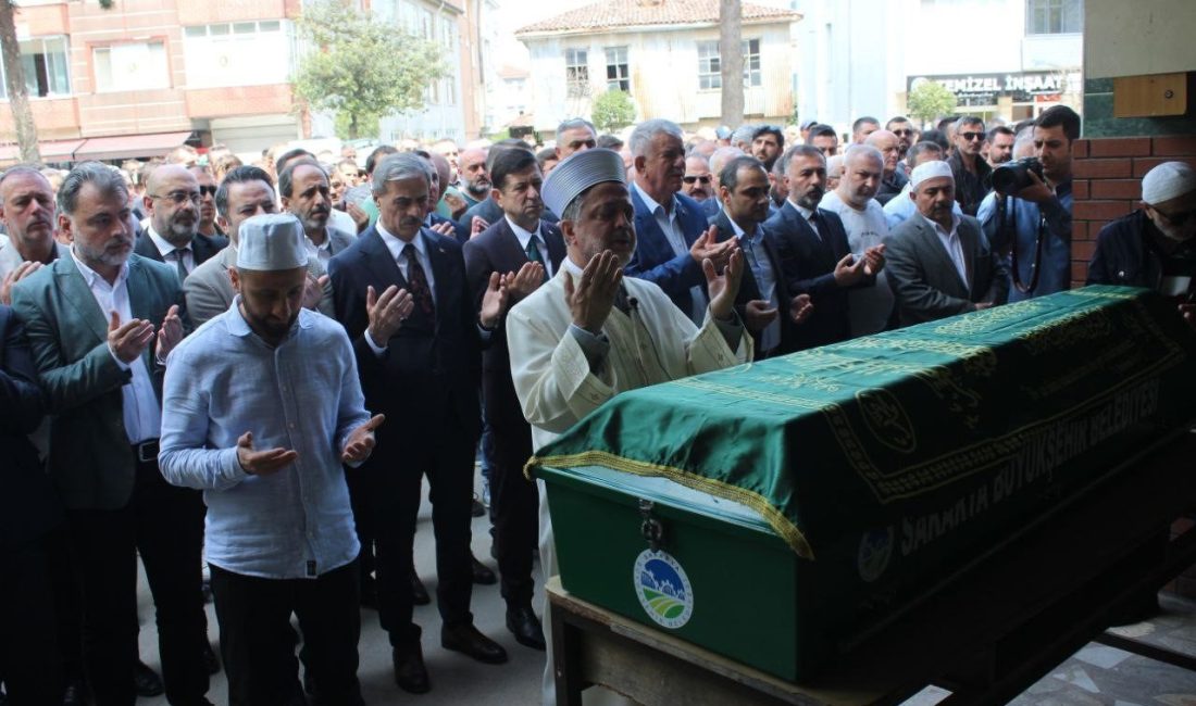 Devrilen tankerde hayatını kaybeden sürücü son yolculuğuna uğurlandı Sakarya’nın Karasu ilçesinde önündeki otomobile çarptıktan sonra ters dönen tankerde