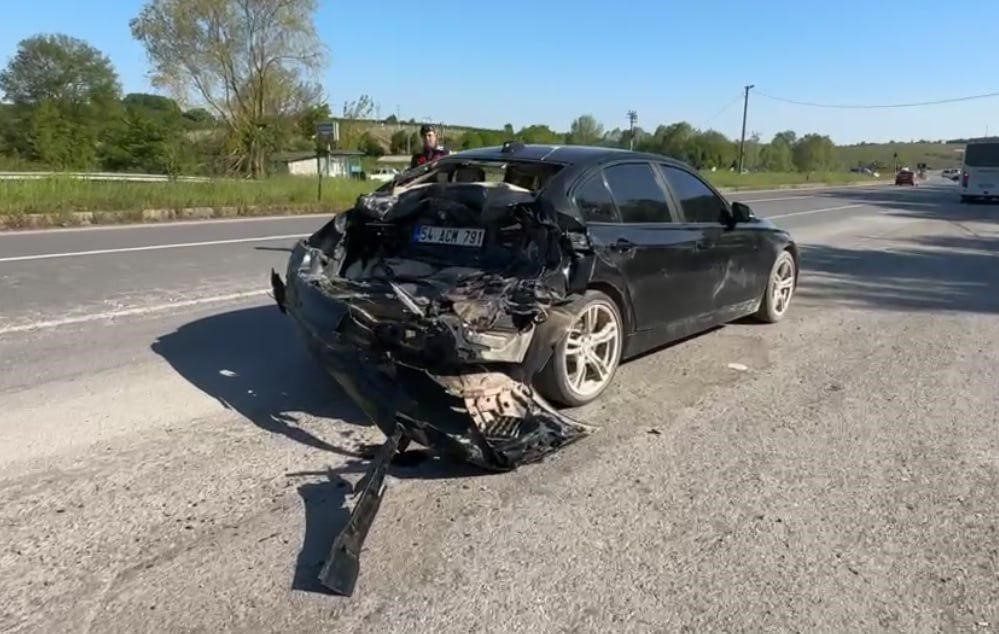 Devrilen tankerde sıkışan sürücü hayatını kaybetti Sakarya’nın Karasu ilçesinde SASKİ’ye ait tanker, önündeki otomobile çarptıktan sonra