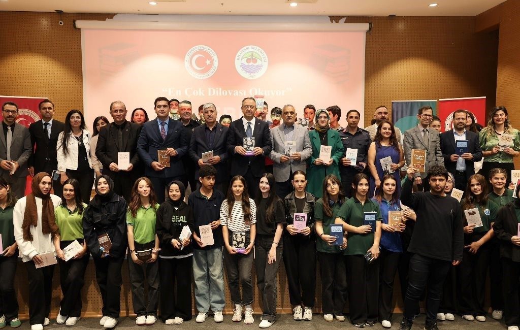 Dilovası’nda kitap okuma kültürü yaygınlaşıyor Dilovası’nda başlatılan “En Çok Dilovası Okuyor” projesi kapsamında bugüne kadar