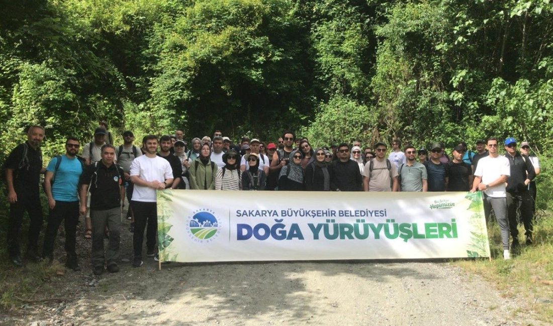 Doğanın kalbinde stresten izole bir gün geçirdiler Sakarya Büyükşehir Belediyesi doğa yürüyüşleri Doğançay Şelalesi Parkuru ile devam