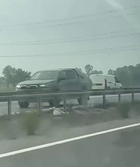 Dörtlüleri yaktı, tehlike saçtı: Ters şeritte ölüme davetiye çıkarttı D-650 kara yolu Sakarya geçişinde dörtlüleri yakıp ters yönde ilerleyen