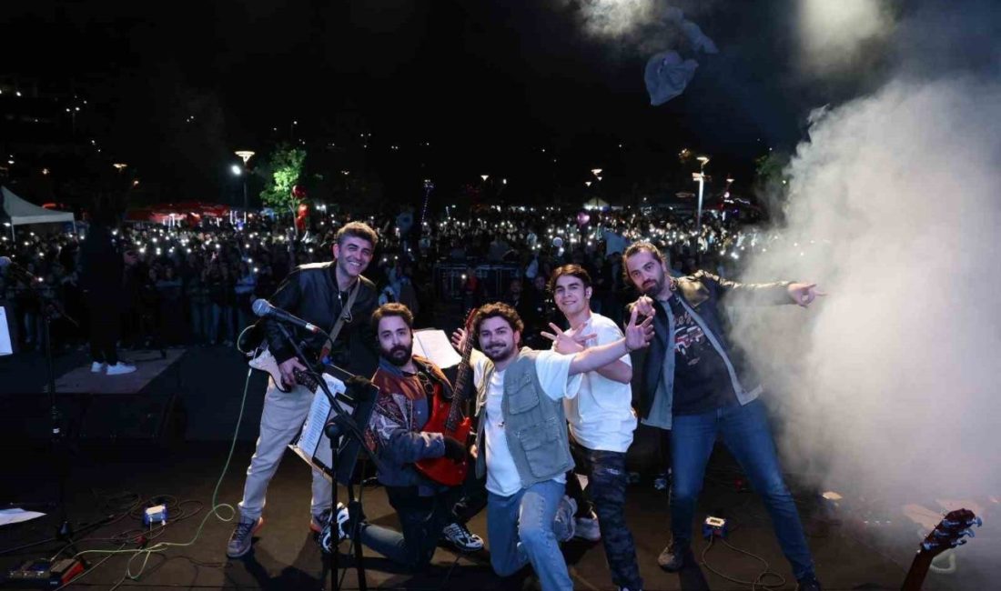 DÜFest 2025’te coşku, 3. günde de zirvede Düzce Üniversitesi tarafından geleneksel olarak düzenlenen öğrenci festivali DÜFest 2025,