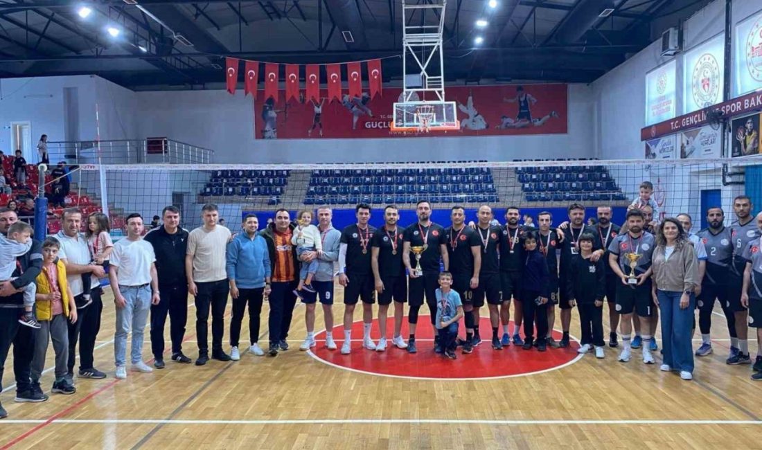 Düzce Emniyet Müdürlüğü şampiyon oldu DÜZCE(İHA) – Düzce’de gerçekleştirilen spor mahallemde yerel ligi voleybol müsabakalarında