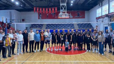 DÜZCE(İHA) – Düzce’de gerçekleştirilen spor mahallemde yerel ligi voleybol müsabakalarında