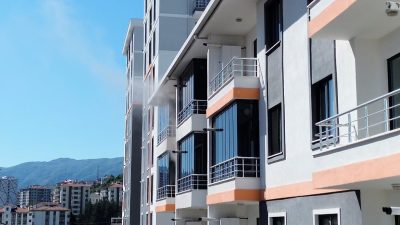 Düzce’de 6 katlı binada çıkan yangın, itfaiye ekiplerince söndürüldü. Edinilen