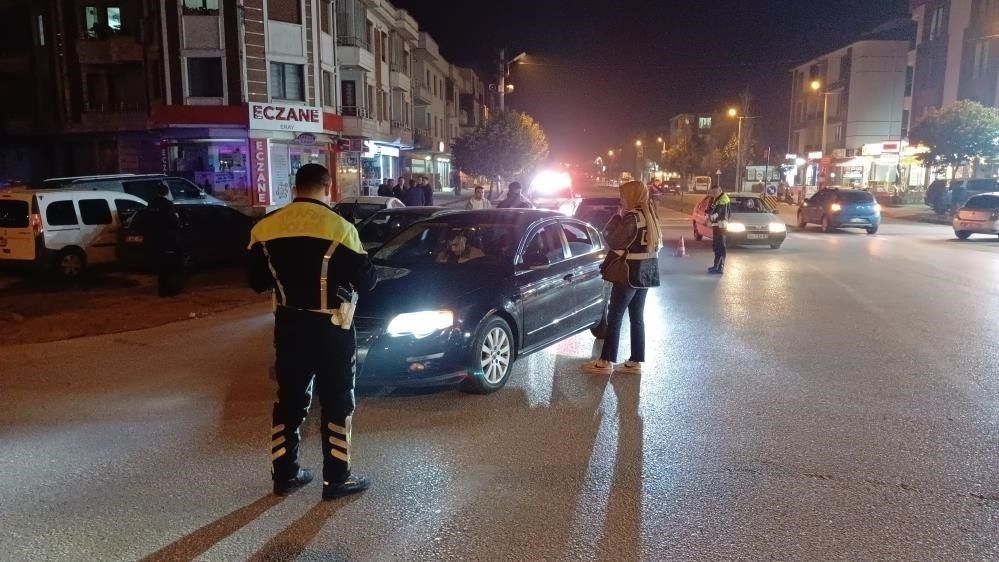 Düzce’de aranan 60 kişi yakalandı 17 kişi tutuklandı DÜZCE(İHA) – Düzce’de polis ve jandarma ekipleri tarafından suçların azaltılması,