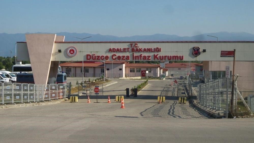 Düzce’de aranan 80 kişi yakalandı, 25 kişi tutuklandı DÜZCE(İHA) – Düzce’de polis ve jandarma ekipleri tarafından suçların azaltılması,