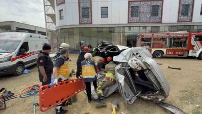 Düzce’nin Konuralp bölgesinde virajı alamayan otomobil 50 metreden şarampole uçtu.