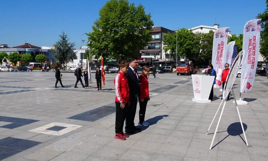 Düzce’de Gençlik Haftası Kutlamaları başladı Düzce’de Gençlik Haftası ve 19 Mayıs Atatürk’ü Anma, Gençlik ve