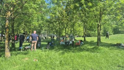 Düzce(İHA) – Düzce merkeze bağlı Aydınpınar Şelalesi, yağışlı ve soğuk