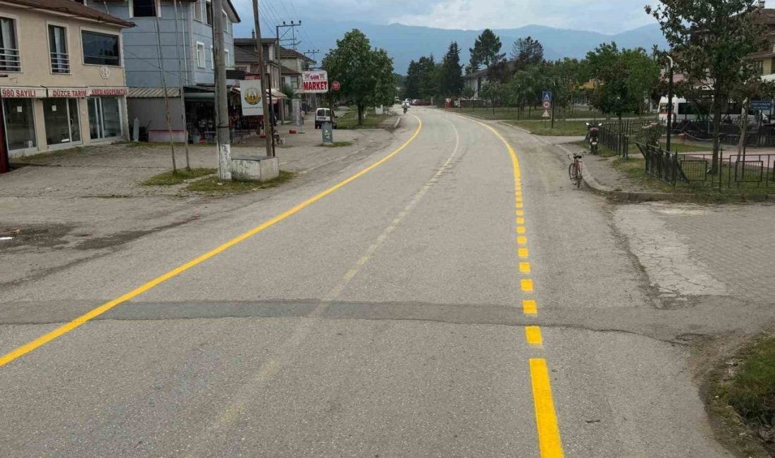 Düzce’de köy yollarında yol çizgileri yenilendi DÜZCE (İHA) – Düzce’de köy yollarında kaybolan çizgiler İl Özel