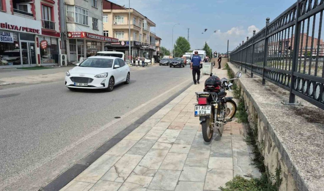 Düzce’de motosiklet yayaya çarptı: 2 yaralı Düzce’de seyir halindeki motosiklet yolun karşı tarafına geçmeye çalışan kadına