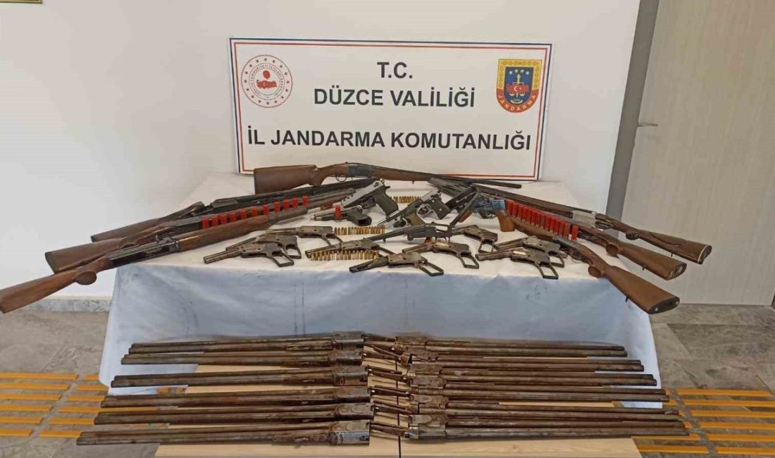 Düzce’de silah imalathanesine baskın: Çok sayıda ruhsatsız silah ve tüfek ele geçirildi Düzce Cumhuriyet Başsavcılığı koordinesinde jandarma ekipleri tarafından kaçak silah imalathanesine