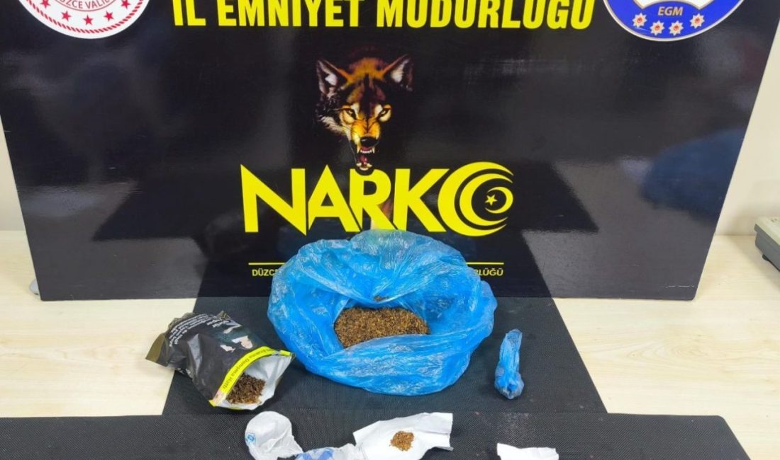 Düzce’de uyuşturucu satıcısı 4 kişi tutuklandı Düzce’de Cumhuriyet Başsavcılığı koordinesinde yapılan uyuşturucu operasyonunda gözaltına alınan 4