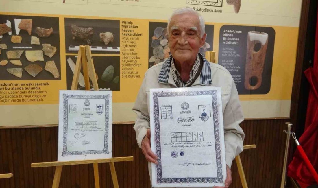 Emekli vali Doğan Pazarcıklı’nın, Bilecik’te açılan Tarihi Diploma Sergisi’nde sergilenen