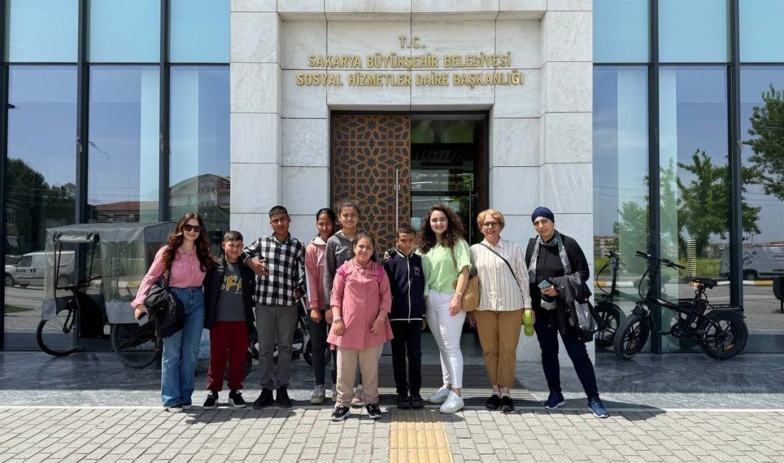 Engelsiz hobi atölyelerinde özel öğrenciler arkadaşlıklarını pekiştiriyor Sakarya Büyükşehir Belediyesi Engelsiz Hobi Atölyeleri kapılarını misafir öğrencilere açarak