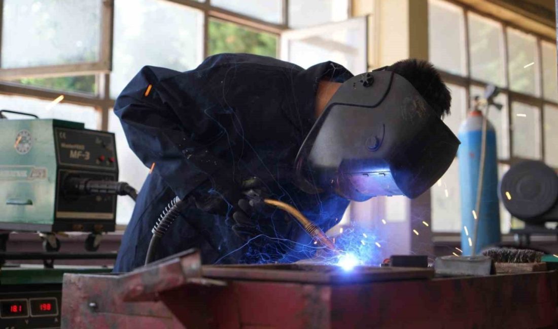 Kocaeli’de bulunan Körfez Mesleki ve Teknik Anadolu Lisesi adeta fabrika