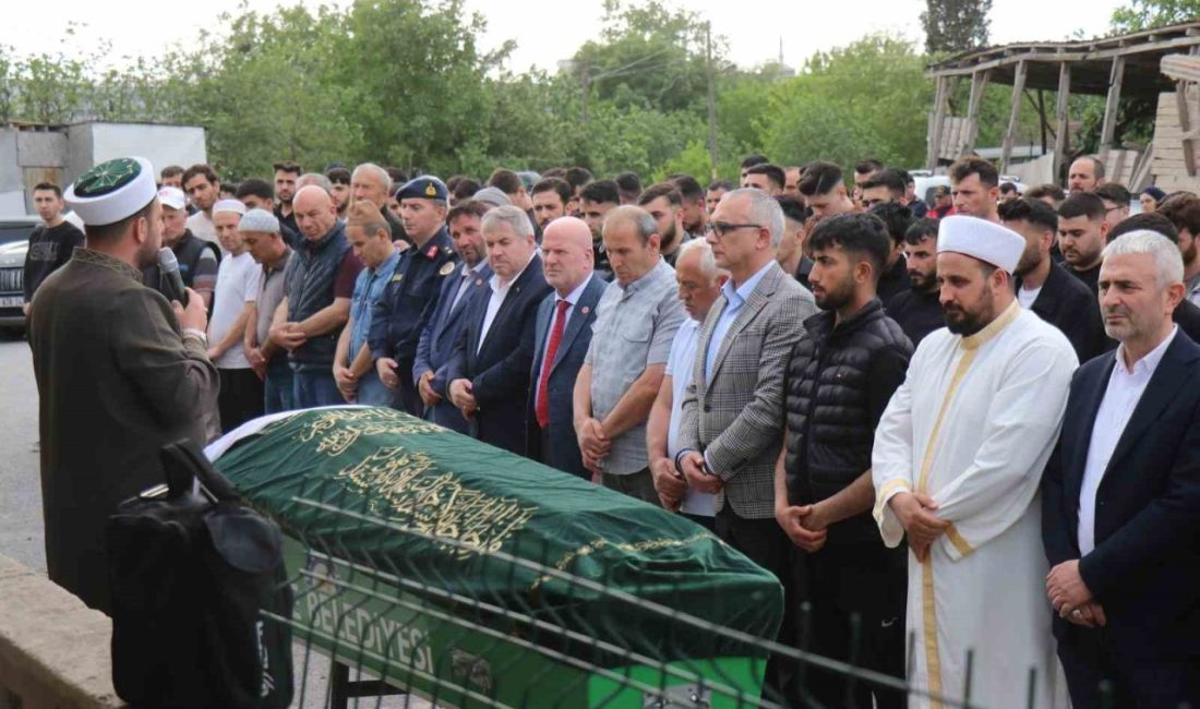 Feci kazada hayatını kaybetmişti: Motosiklet tutkunu genç kadın, son yolculuğuna uğurlandı Kocaeli’nin Gebze ilçesinde beton mikseri ile çarpışması neticesinde geçirdiği motosiklet