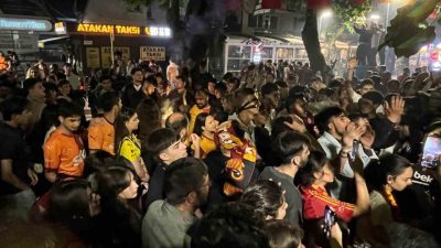 Galatasaray’ın 25. şampiyonluğu Kocaeli’nde renkli görüntülere sahne oldu. Fenerbahçeli taraftarlar
