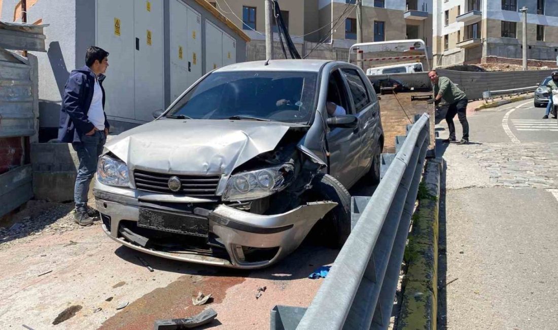 Freni boşalan otomobil trafik ışıklarında bekleyen araca çarptı: 5 yaralı Kocaeli’nin İzmit ilçesinde freni boşalan otomobil, trafik ışıklarında bekleyen otomobile