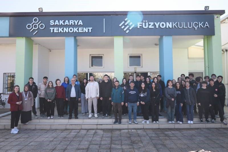 ‘Geleceğime Yön Veriyorum’ projesi tamamlandı Sakarya Üniversitesi ile Sakarya İl Milli Eğitim Müdürlüğü iş birliğinde