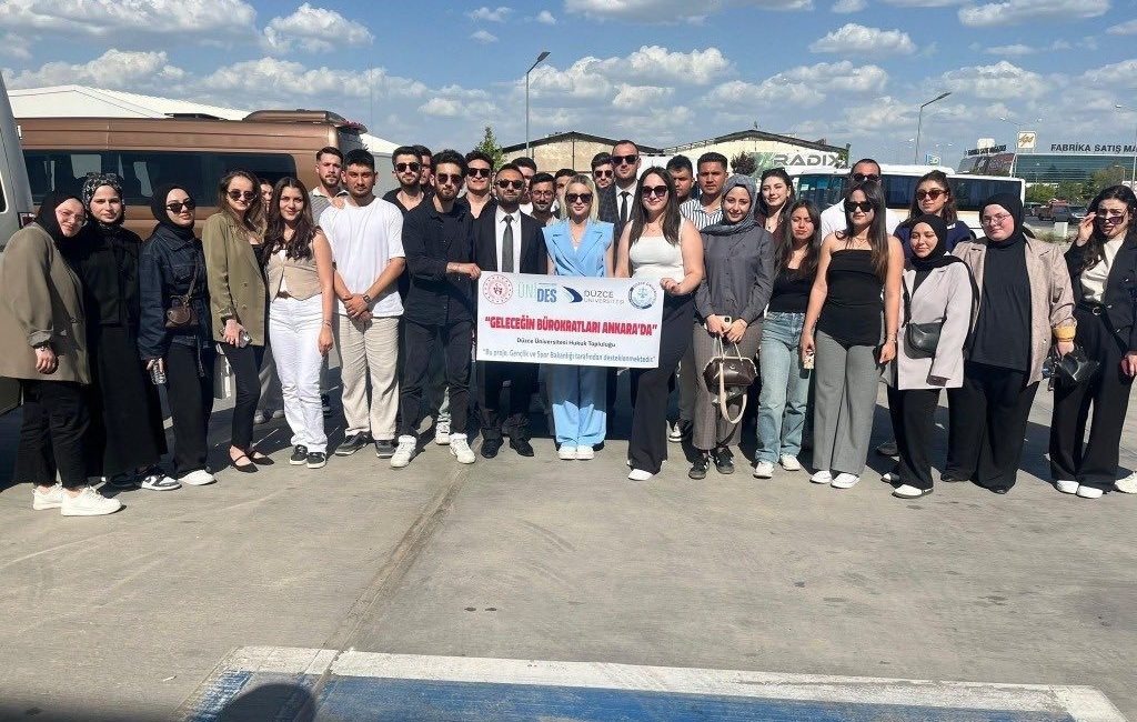 Geleceğin bürokratları Ankara’da DÜZCE (İHA) – Düzce Üniversitesi Hukuk topluluğu tarafından hazırlanan ‘Geleceğin