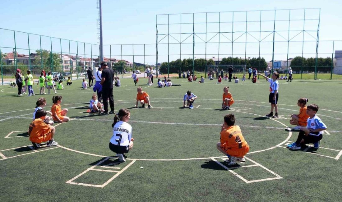 Geleneksel çocuk oyunları şenliği başladı Sakarya Büyükşehir Belediyesi, 5-8 Mayıs tarihleri arasında Geleneksel Çocuk Oyunları